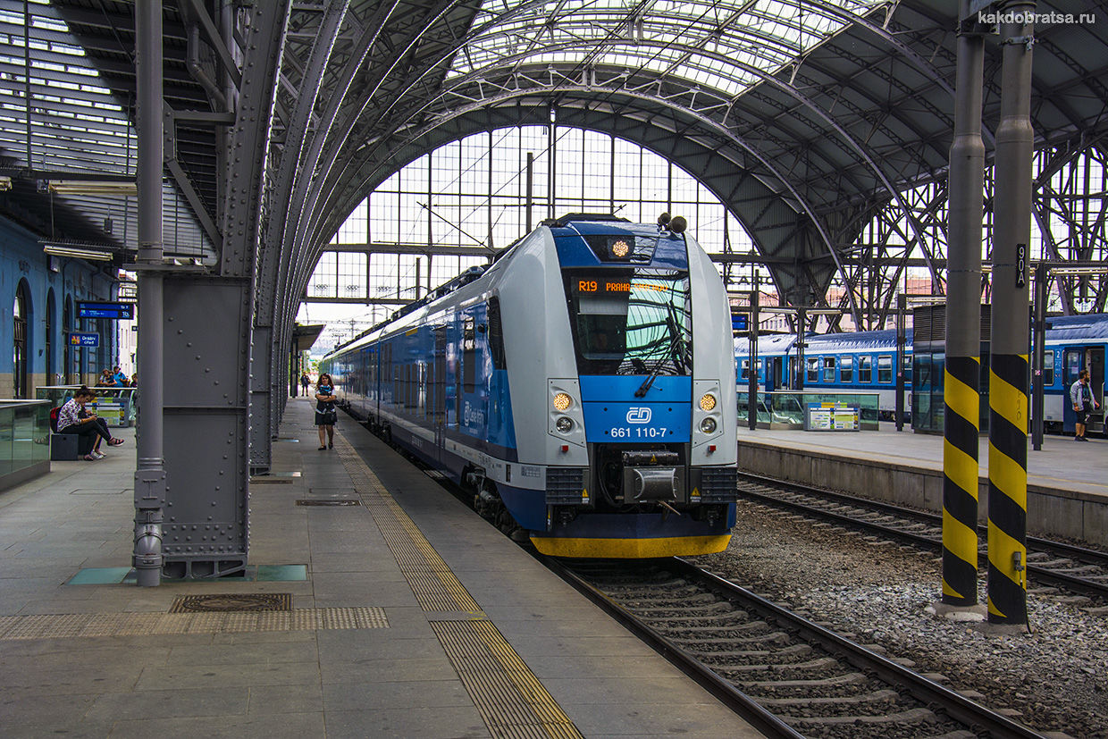 Электричка поезд из Праги в Карлштейн