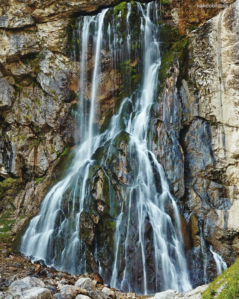 Красивый Гегский водопад в Абхазии