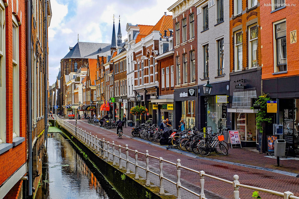 Делфт красивый город с каналами в Нидерландах