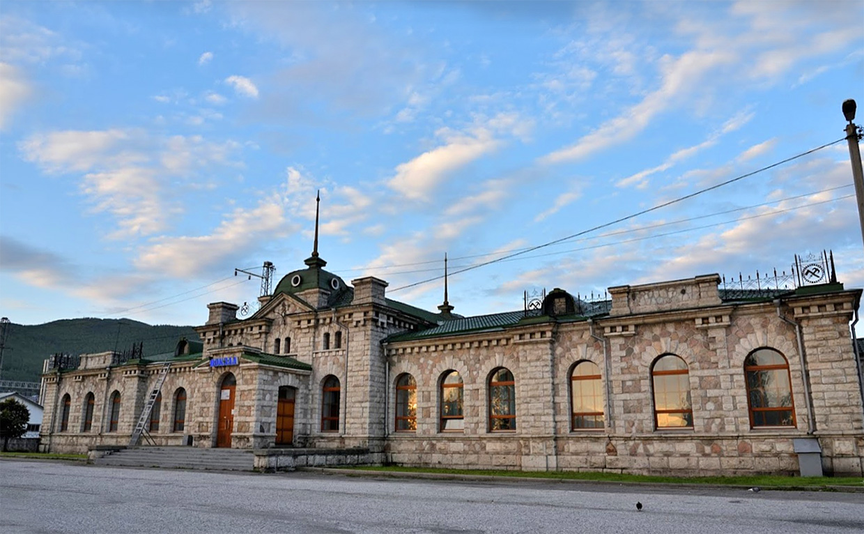 Слюдянка 1 железнодорожный вокзал из мрамора на Байкале