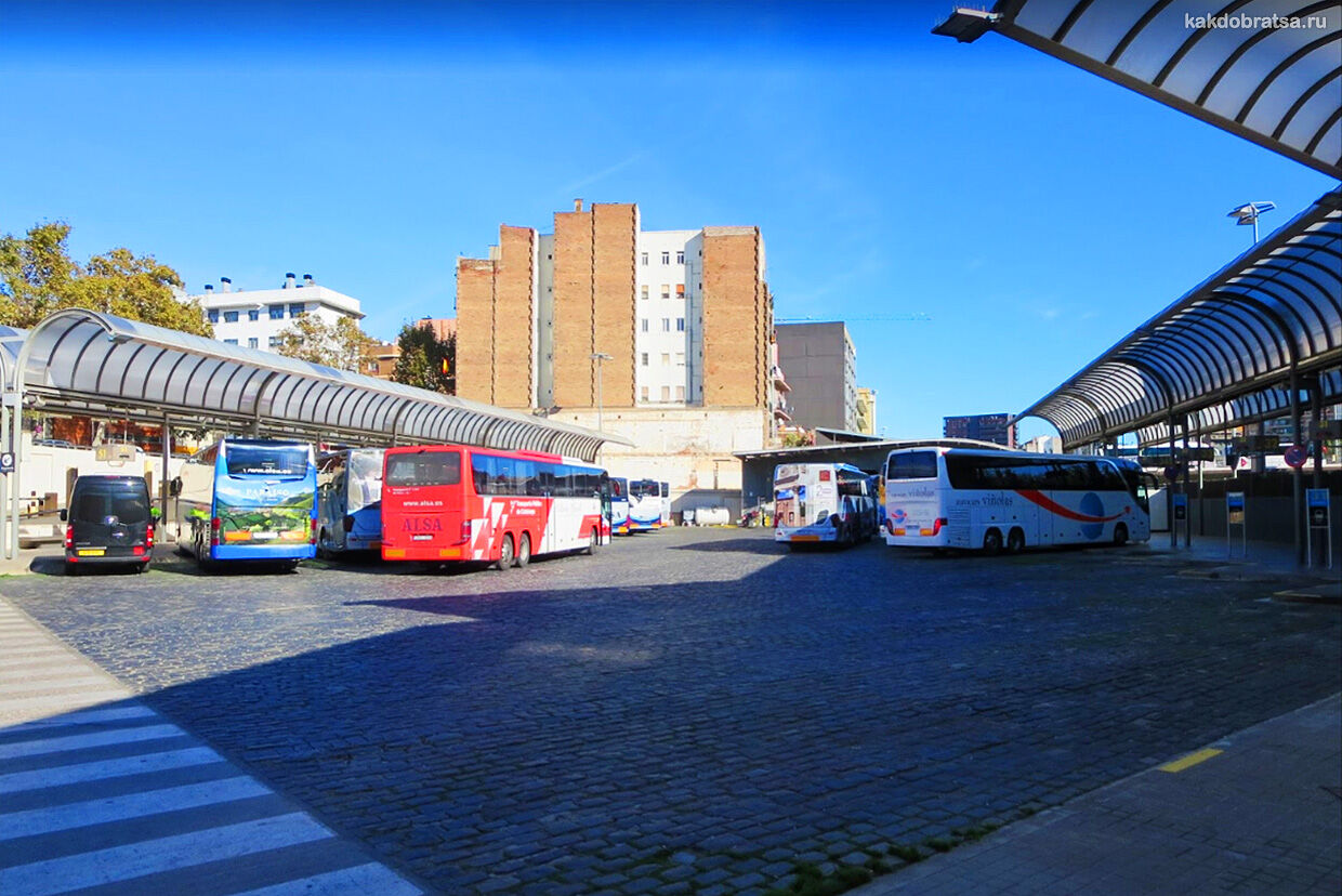 Междугородний автобус на автовокзале Барселоны