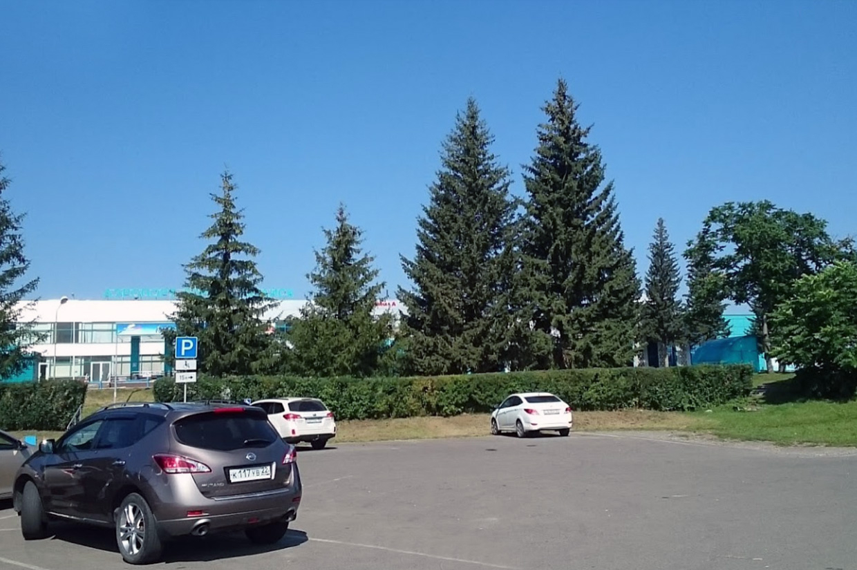 Парковка в аэропорту Горно-Алтайска