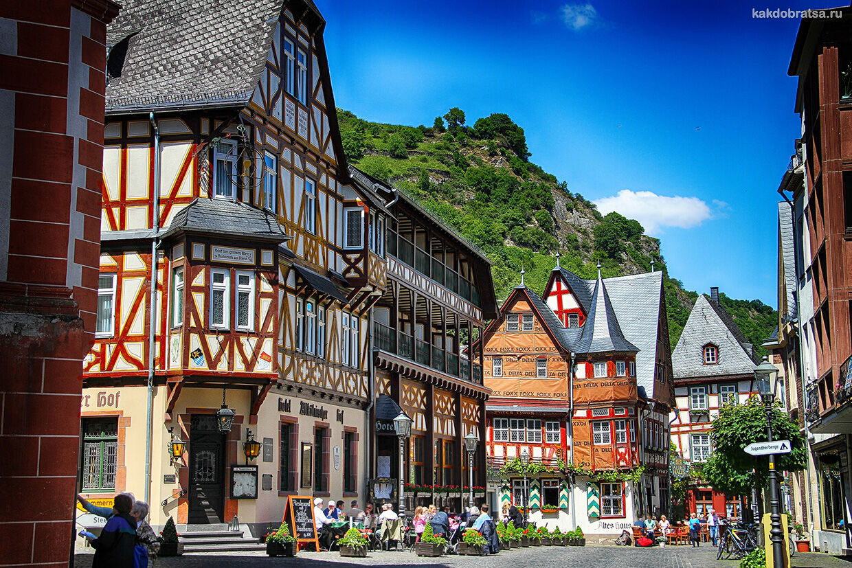 Бахарах городок в Германии с красивыми фахверковыми домиками