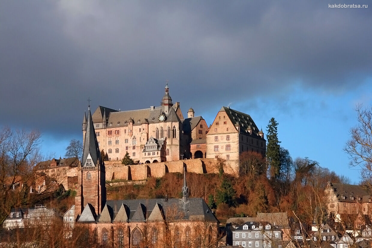 Марбург город со средневековым замком в Германии