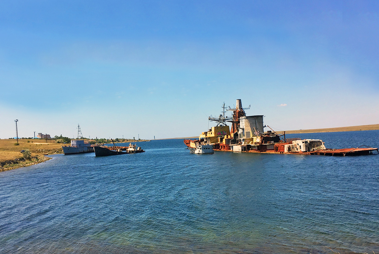 Заброшенный корабль БПК Очаков в Крыму