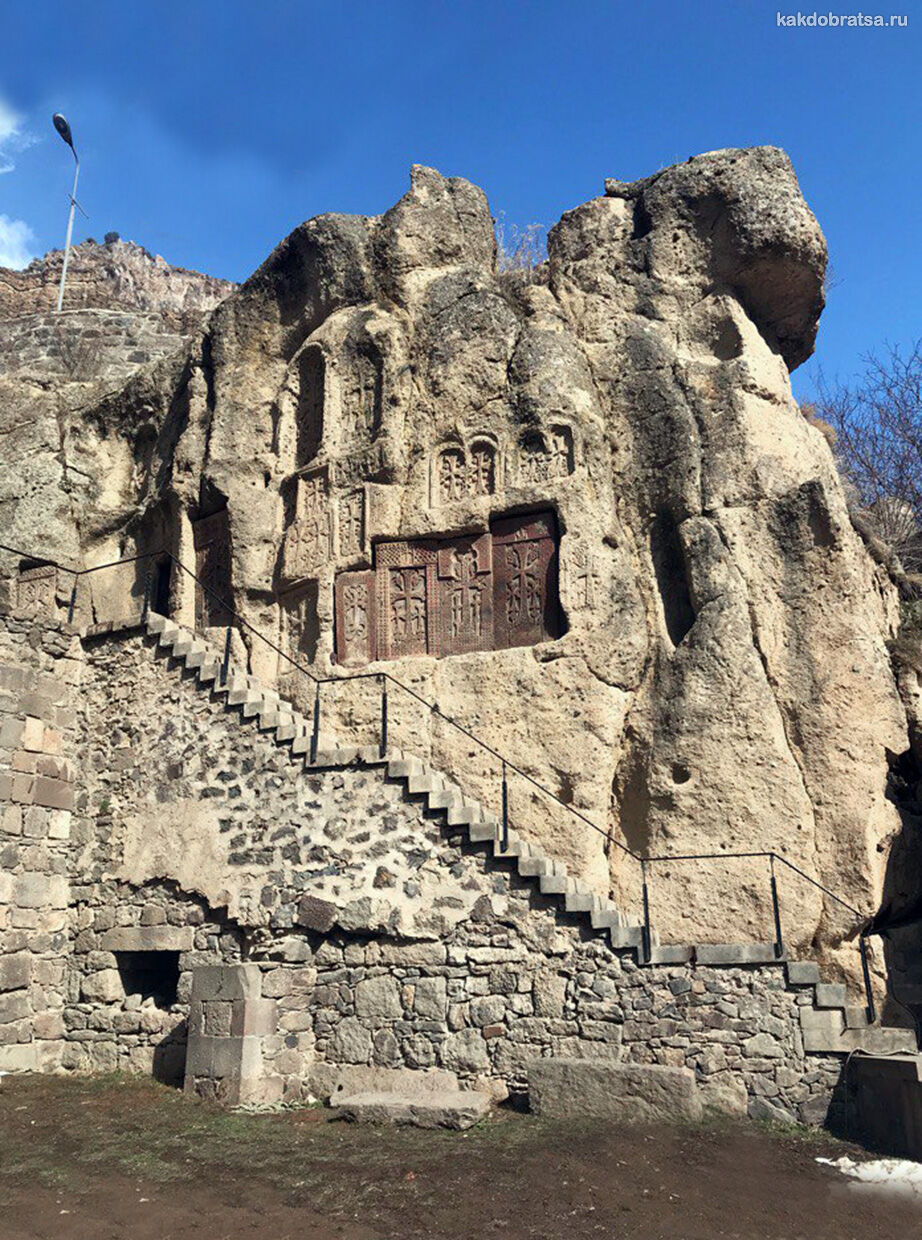 Экскурсии из Еревана в монастырь Гегард и храм Гарни