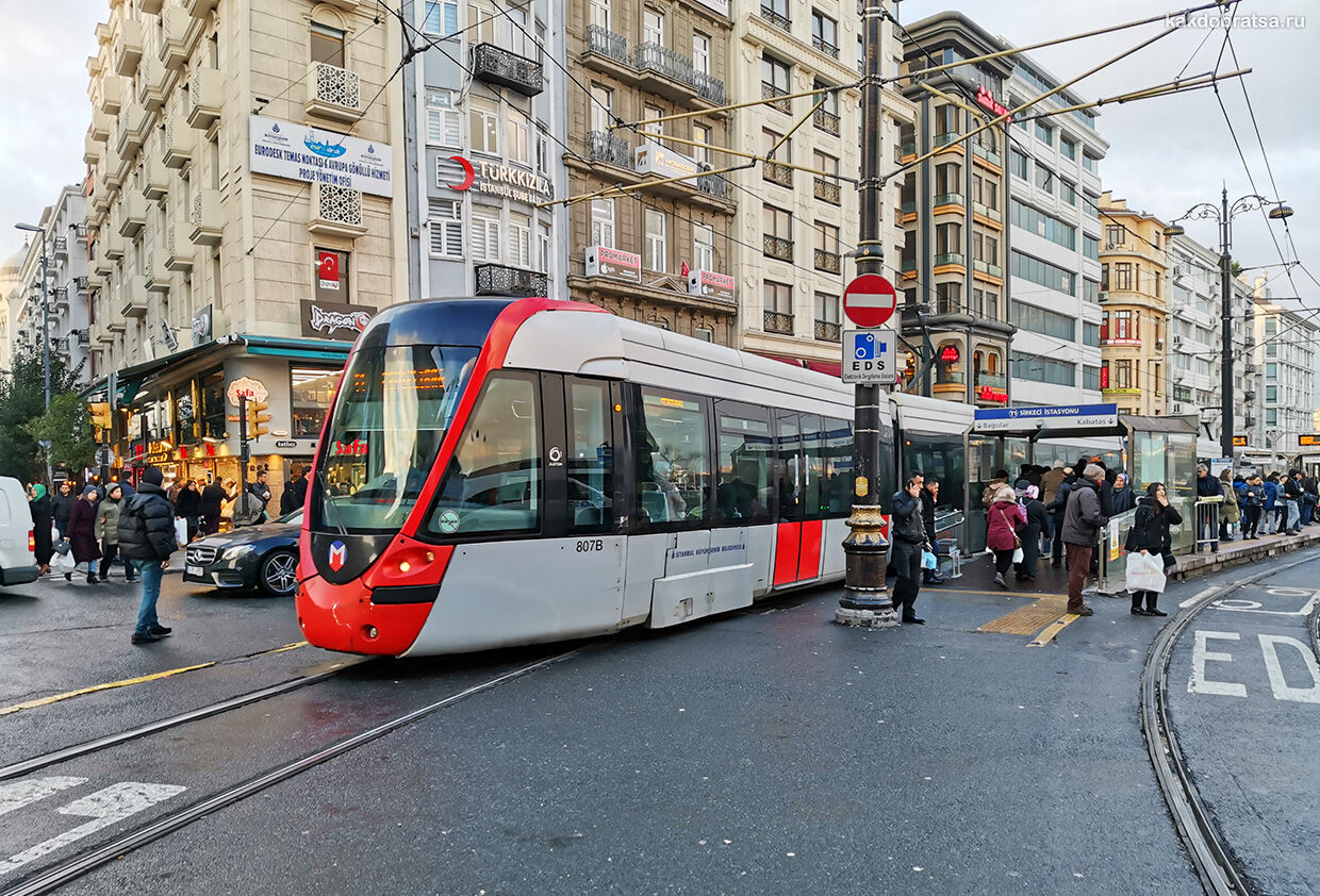 Трамвай добраться до площади Султанахмет в Стамбуле